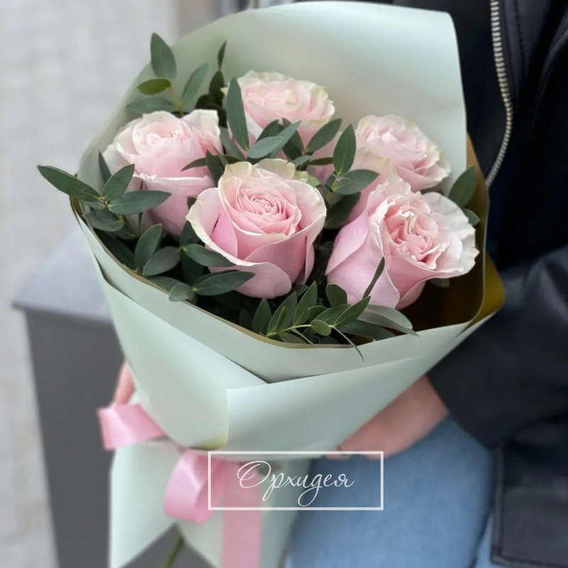Букет розовых роз «Свежесть росы»