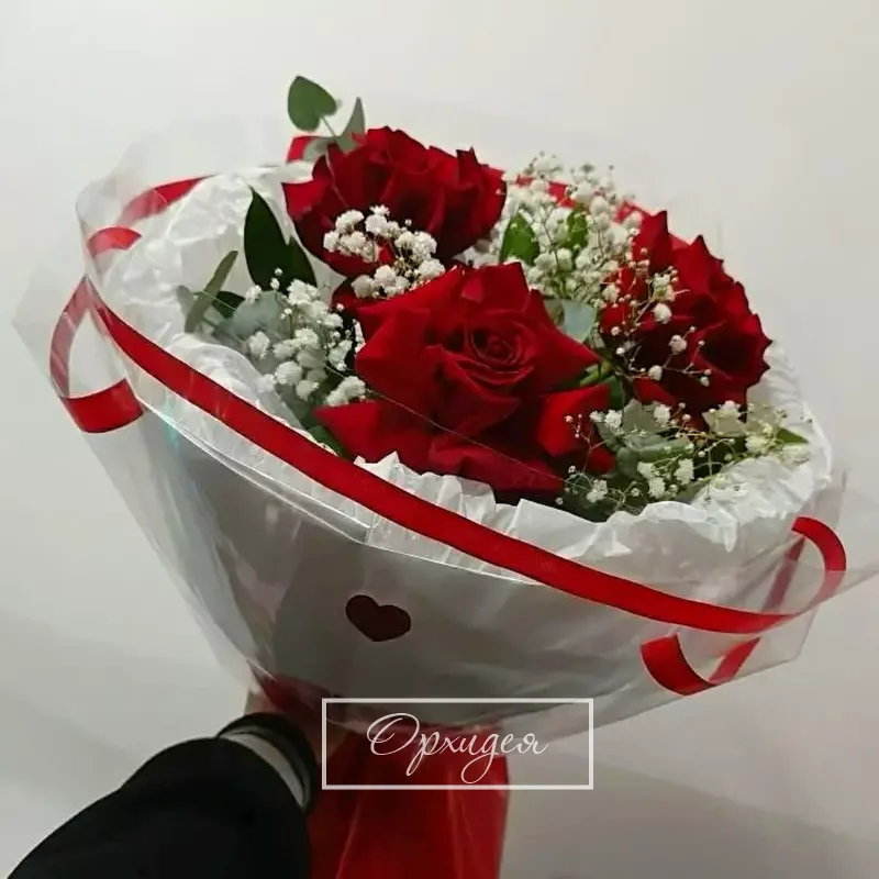 Моно букет из роз и эвкалипта Люблю!