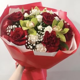 Сборный авторский букет с орхидеей от интернет-магазина «Орхидея» в Надыме