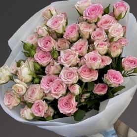 Монобукет кустовых роз С любовью! от интернет-магазина «Орхидея» в Надыме