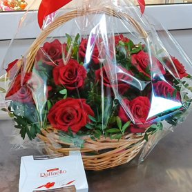 Корзина 15шт роз от интернет-магазина «Орхидея» в Надыме