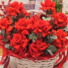 Корзина с розами Для самой важной! от интернет-магазина «Орхидея» в Надыме