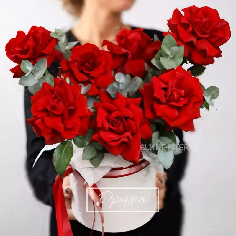 Коробка  с розами &laquo;Улыбнись, любимая!&raquo;