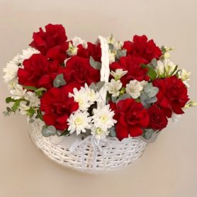 Корзина с розами Поздравляю! от интернет-магазина «Орхидея» в Надыме