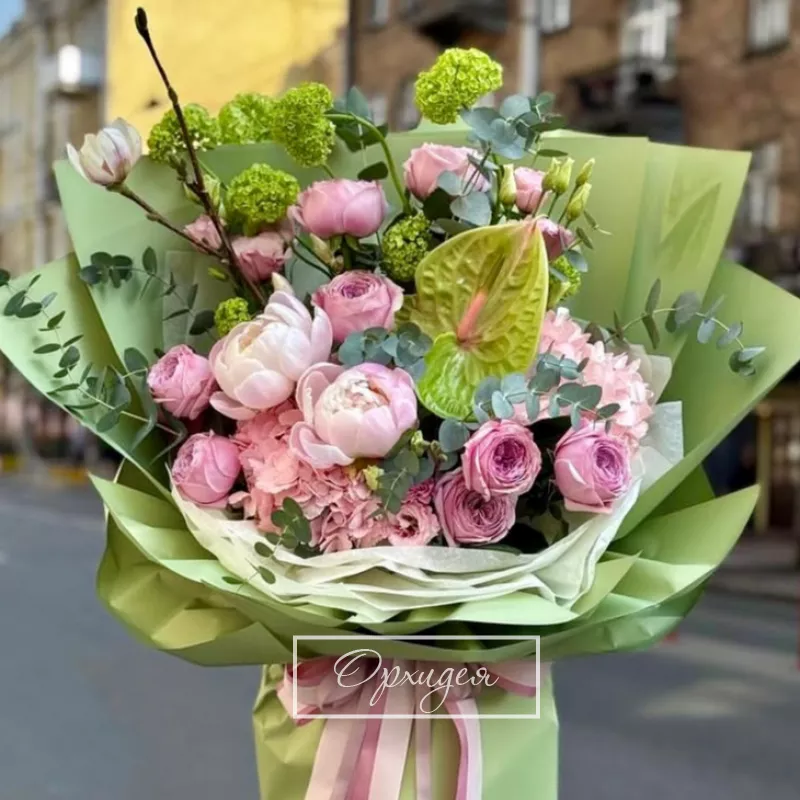 Авторский букет с пионами