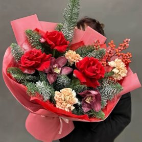 Сборный букет с елью Поздравляю! от интернет-магазина «Орхидея» в Надыме
