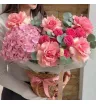 Композиция с розами и гортензией