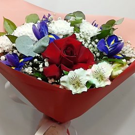 Сборный букет с ирисами Весеннее настроение от интернет-магазина «Орхидея» в Надыме