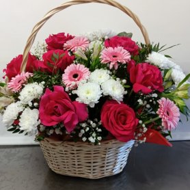 Корзина сборная Поздравления в особенный день! от интернет-магазина «Орхидея» в Надыме