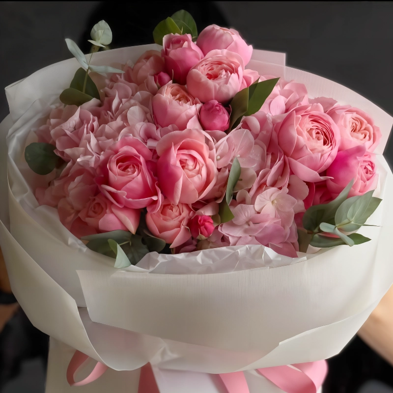 Сборный букет с гортензией Люблю! от интернет-магазина «Орхидея» в Надыме