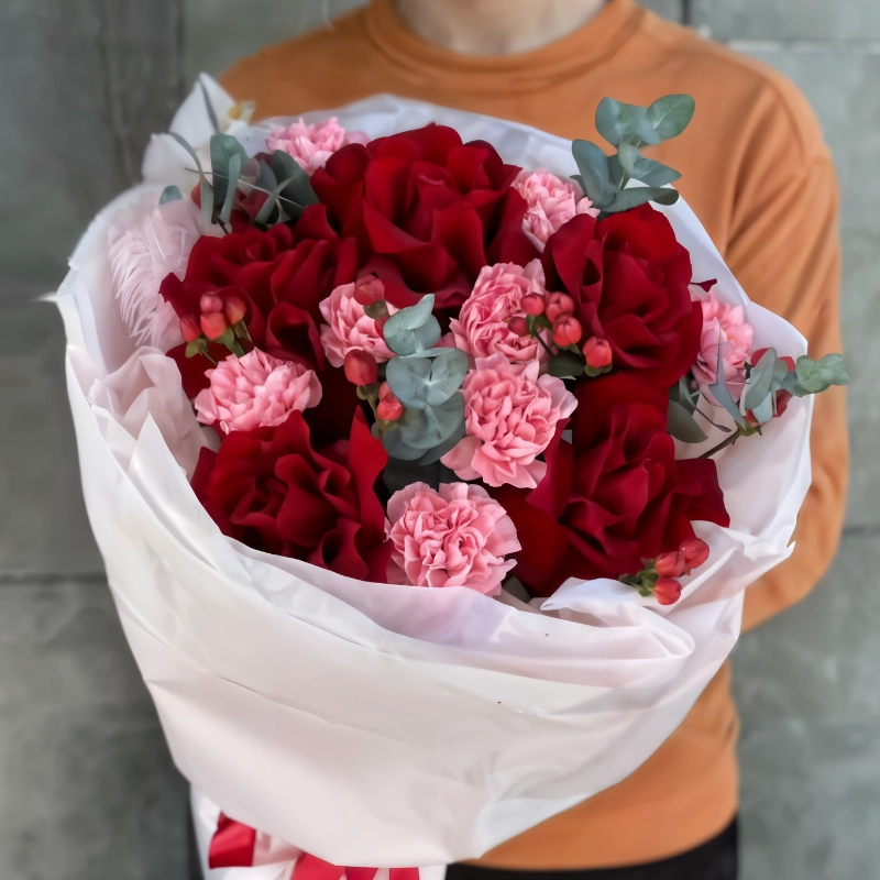 Сборный букет с розами Подарок