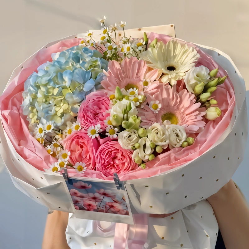 Авторский сборный букет Поздравляю от интернет-магазина «Орхидея» в Надыме