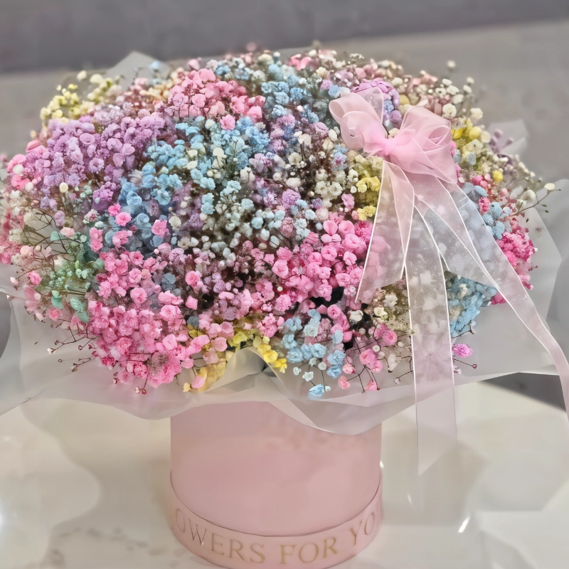 Композиция в коробке с гипсофиллой от интернет-магазина «Орхидея» в Надыме