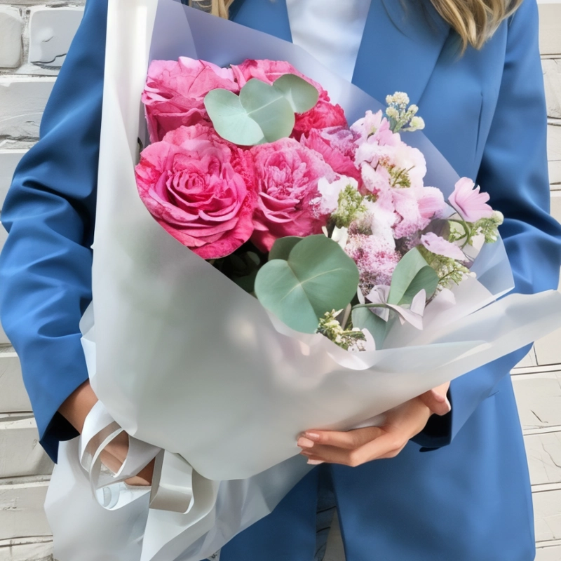 Букет с маттиолой и розами