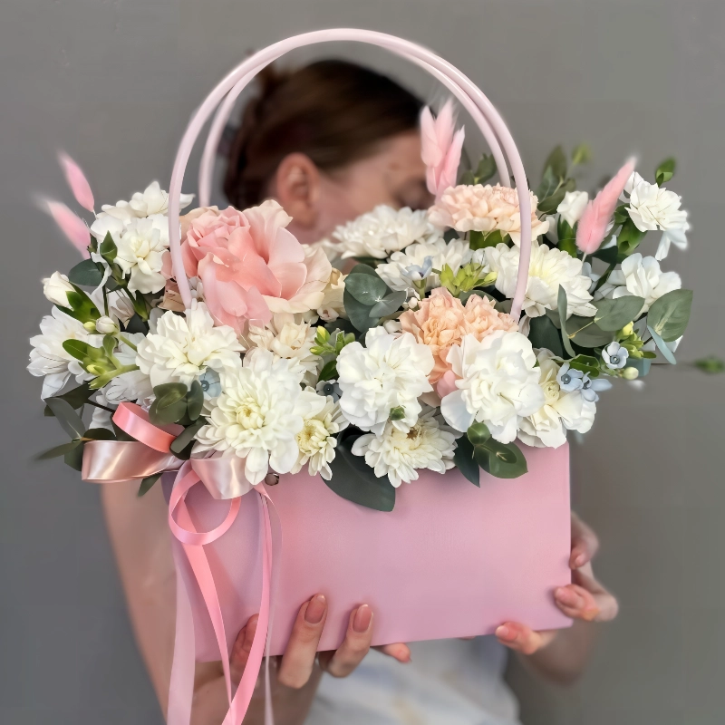 Композиция в сумке Единственной! от интернет-магазина «Орхидея» в Надыме